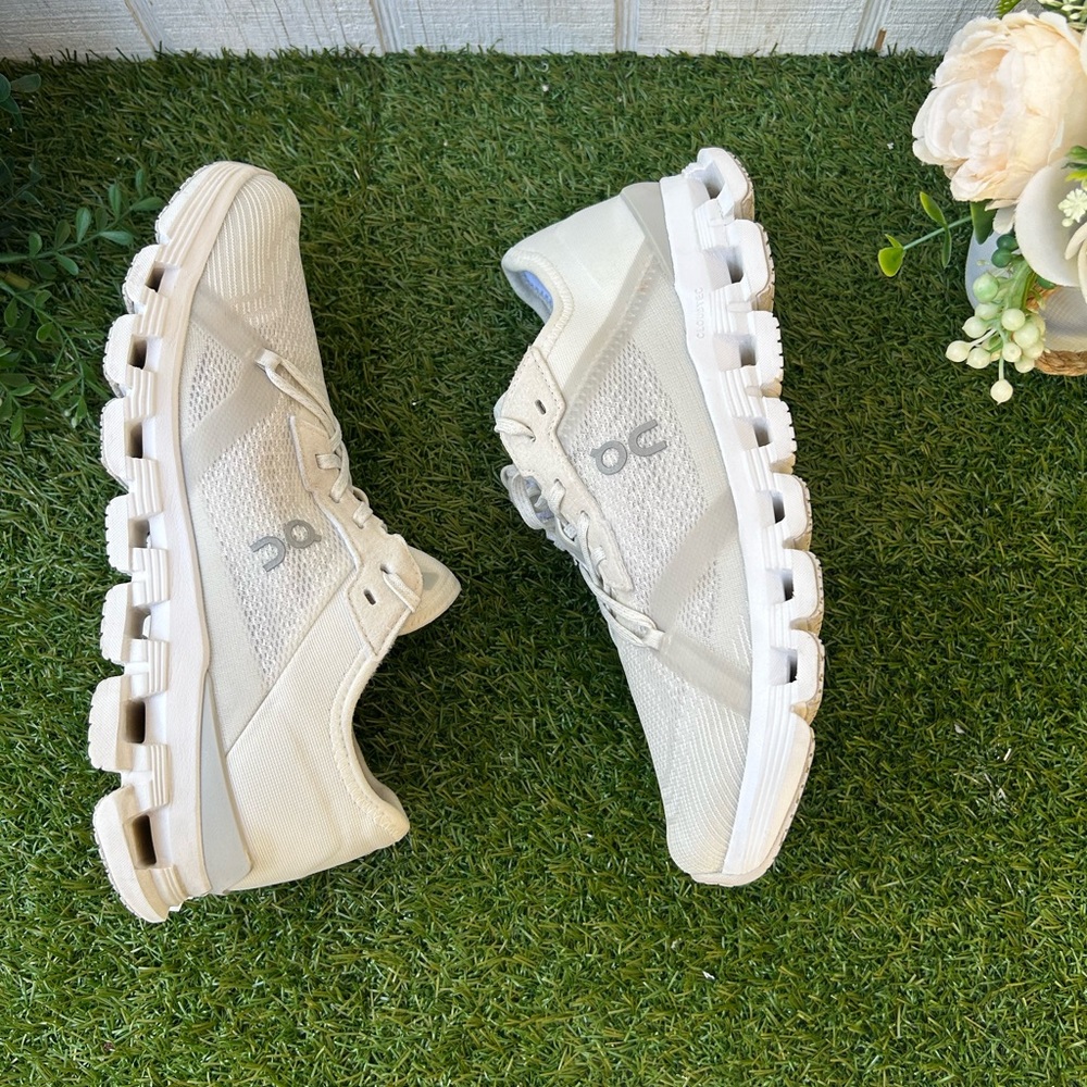 ON Cloud X 4 AD Athletic Shoe women 
$160 size 7.5 gently used
Color:White/ Wolf - Picture 7 of 16